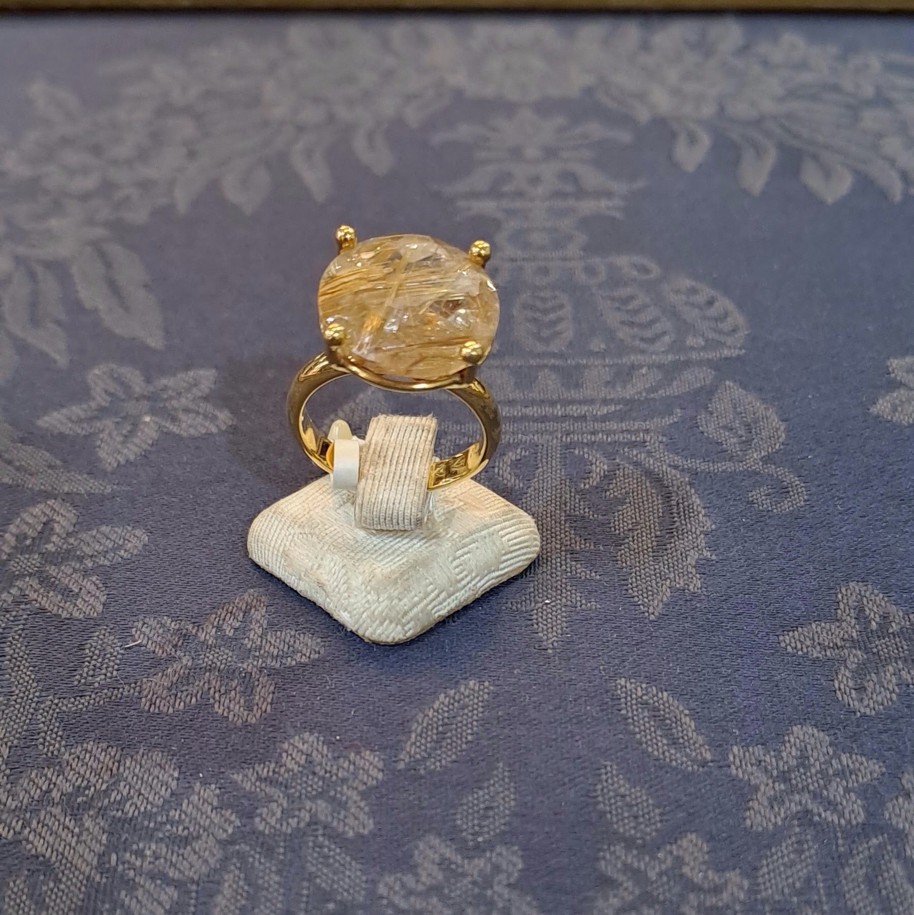 Ring in 18k gold with a rutile quartz - Dinos-Virginia