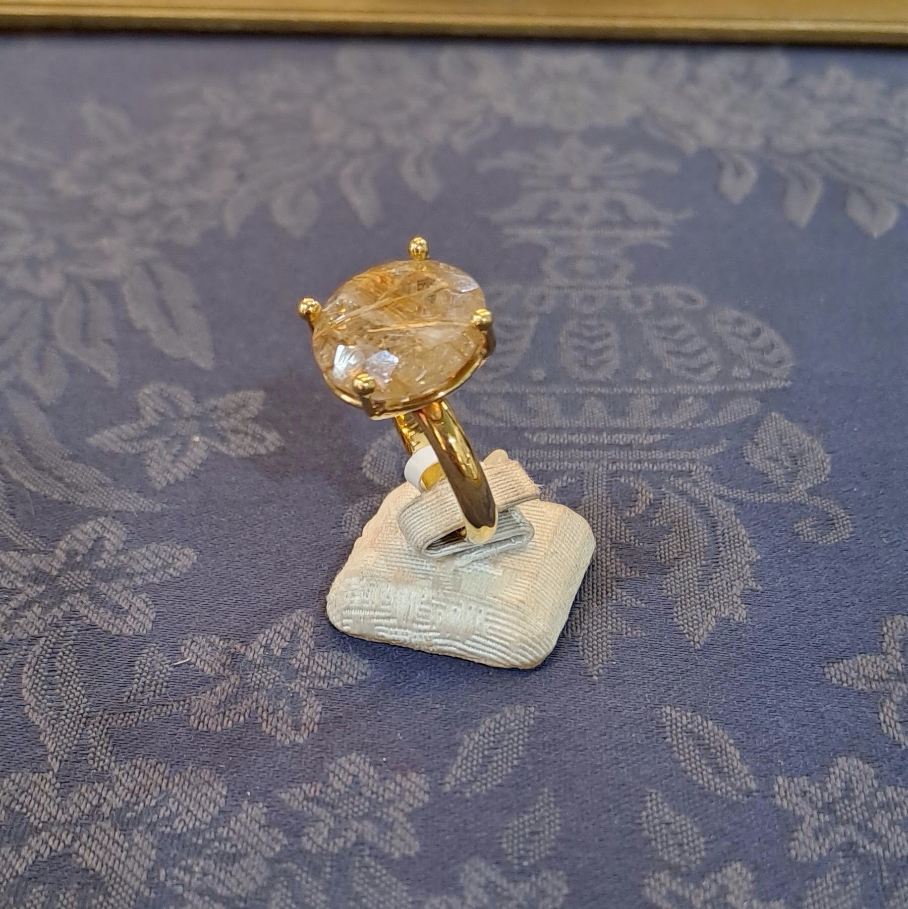 Ring in 18k gold with a rutile quartz - Dinos-Virginia