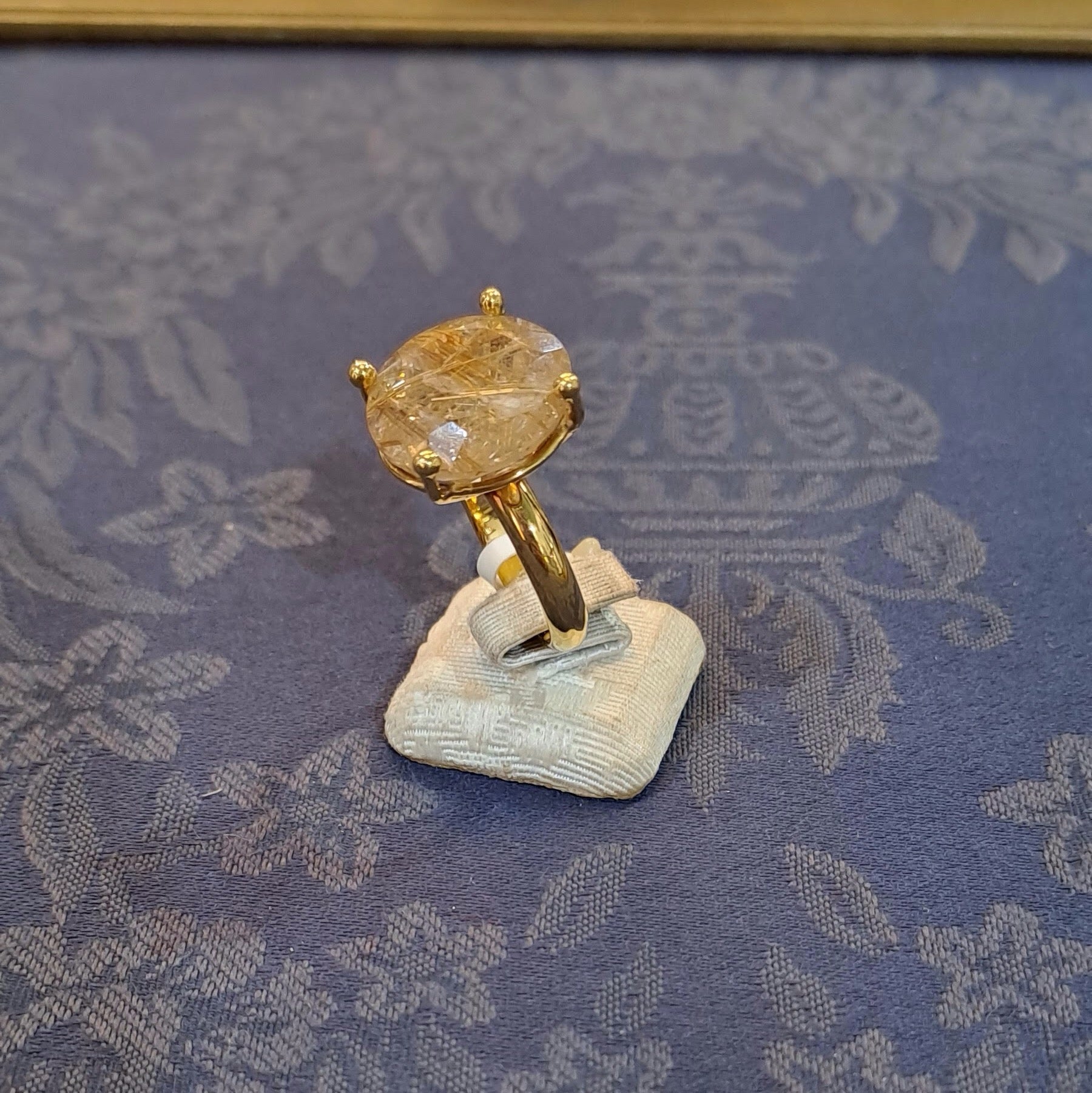 Ring in 18k gold with a rutile quartz - Dinos-Virginia