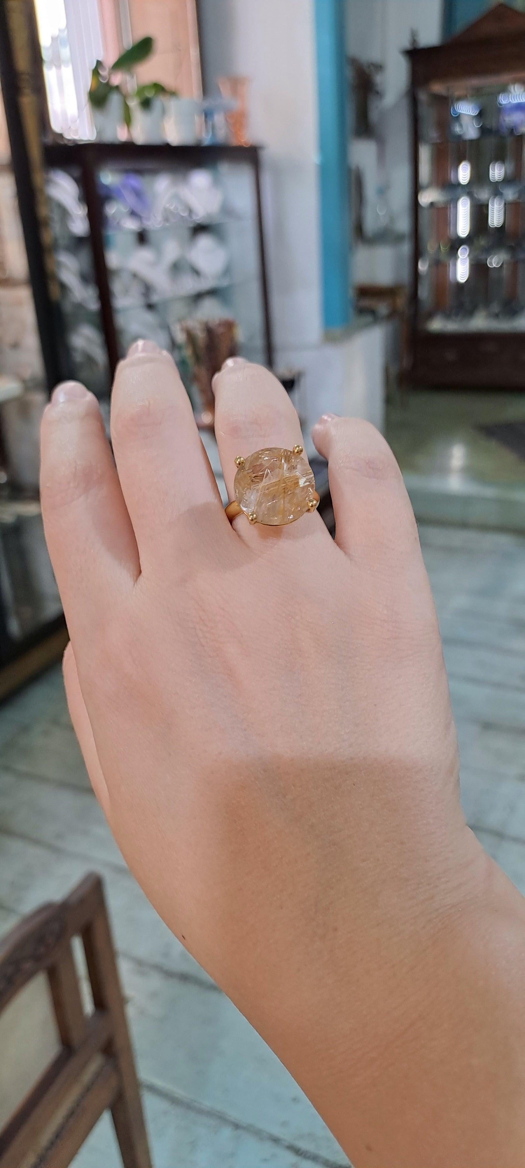 Ring in 18k gold with a rutile quartz (B-120)