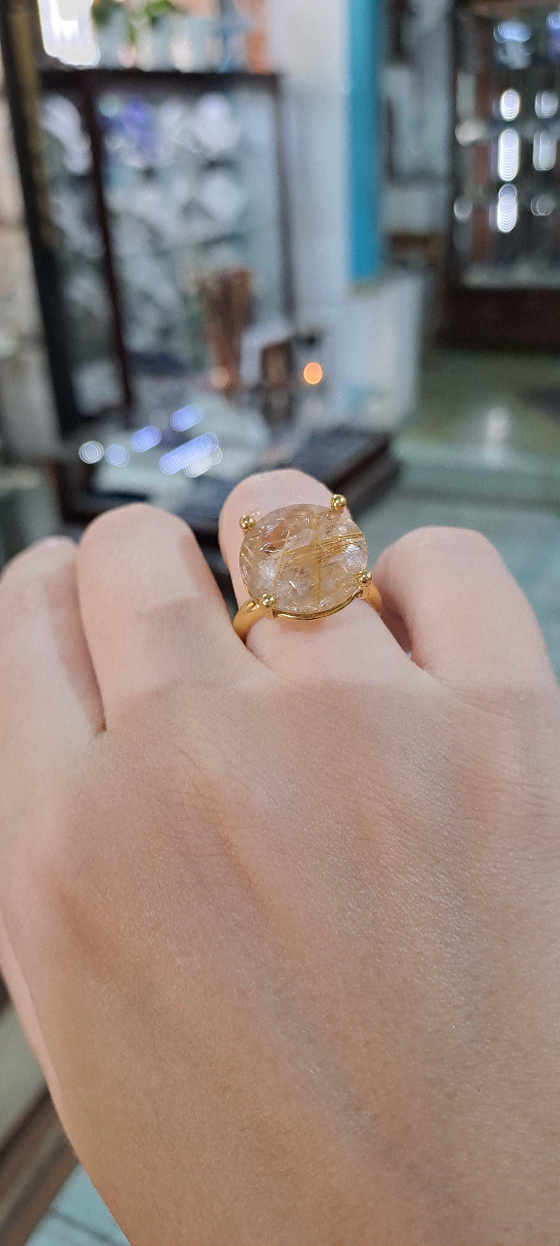 Ring in 18k gold with a rutile quartz (B-120)