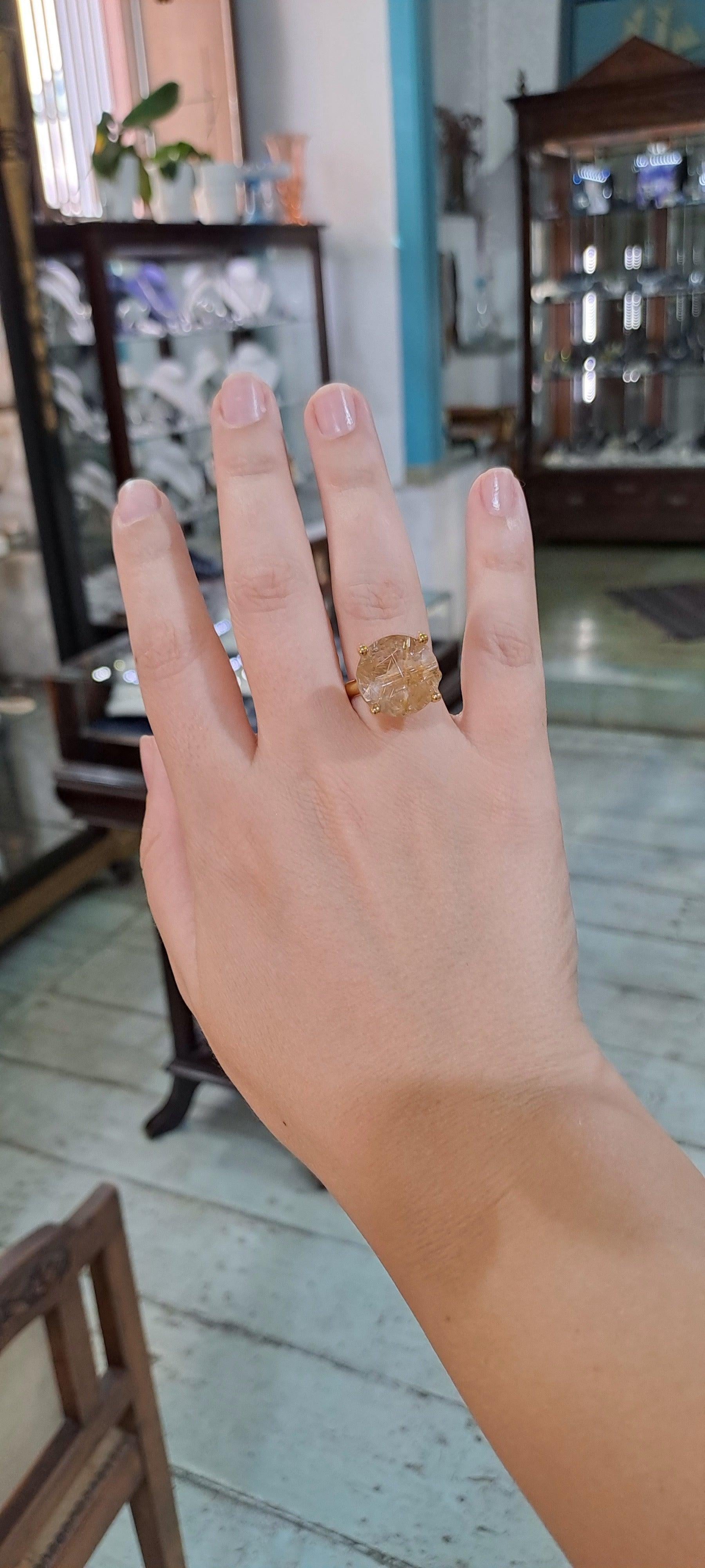 Ring in 18k gold with a rutile quartz (B-120)