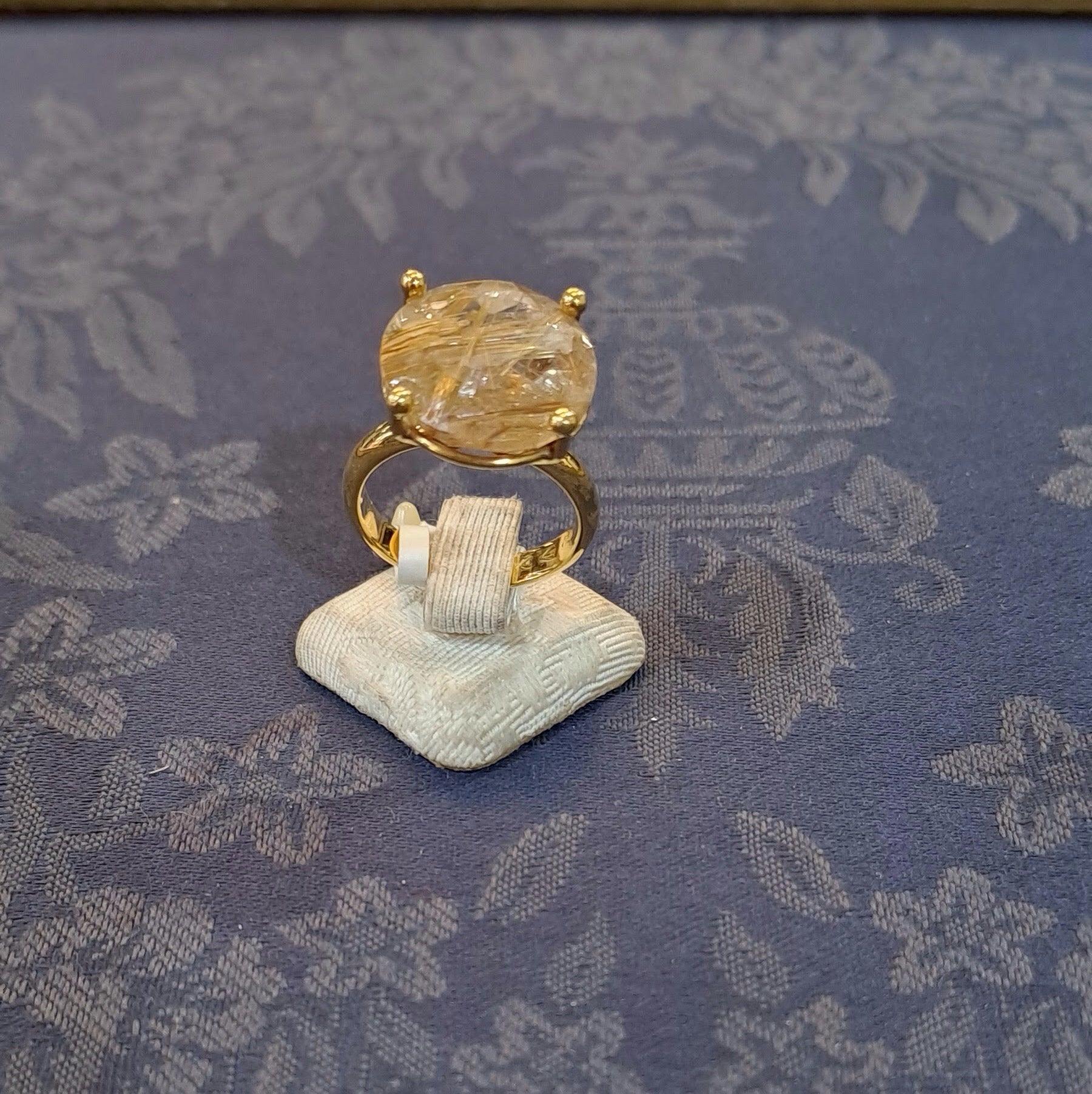 Ring in 18k gold with a rutile quartz (B-120)