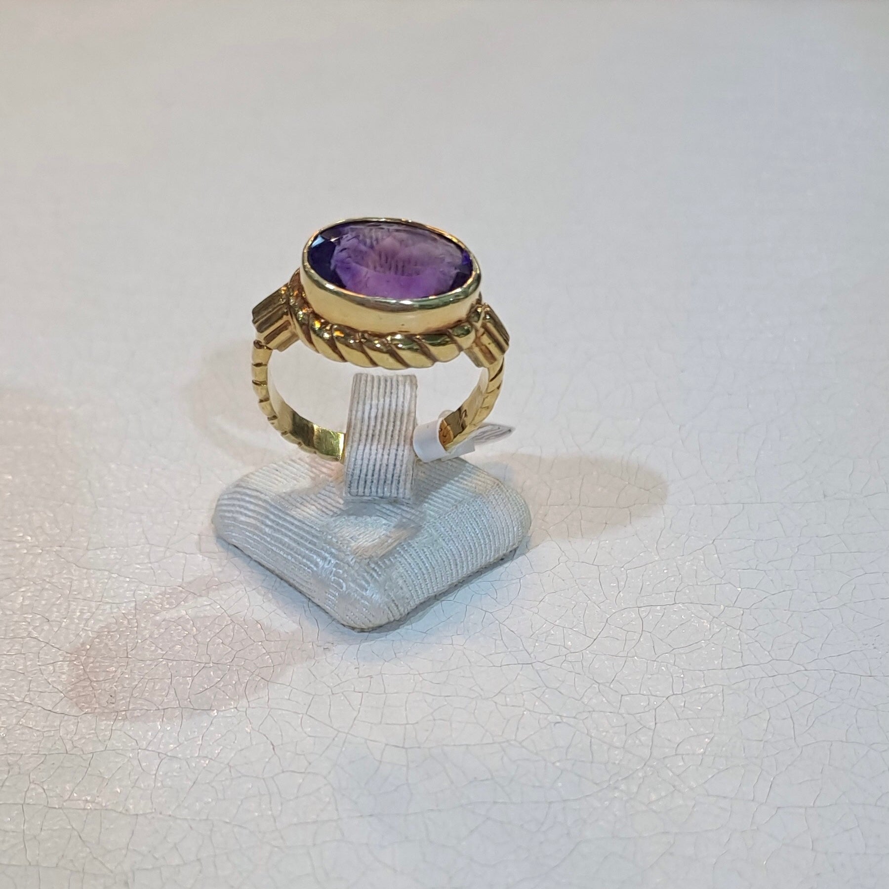 Ring in 18k gold with an amethyst stone (B-107) - Dinos-Virginia