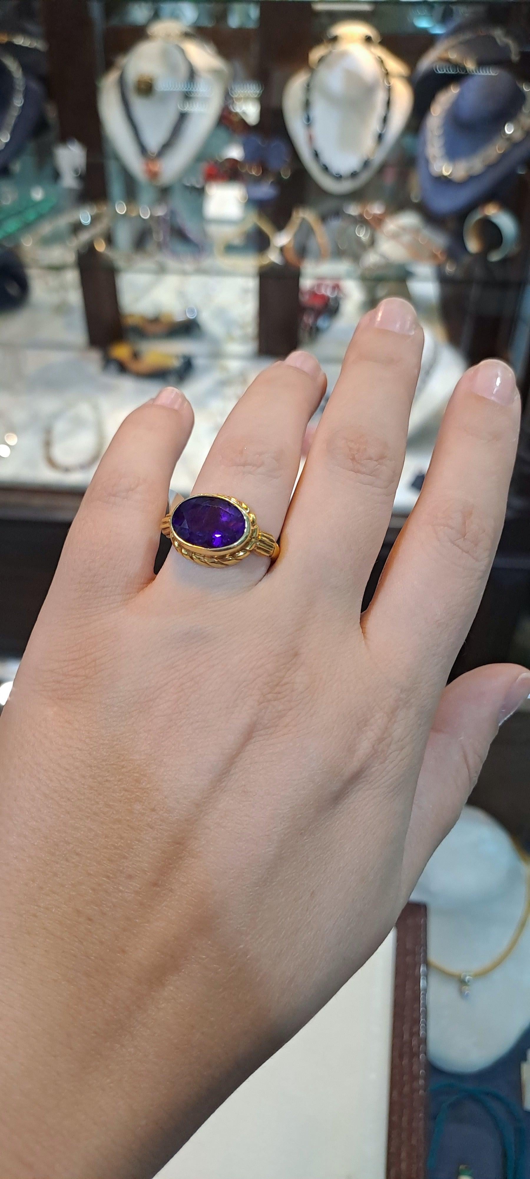 Ring in 18k gold with an amethyst stone (B-107)