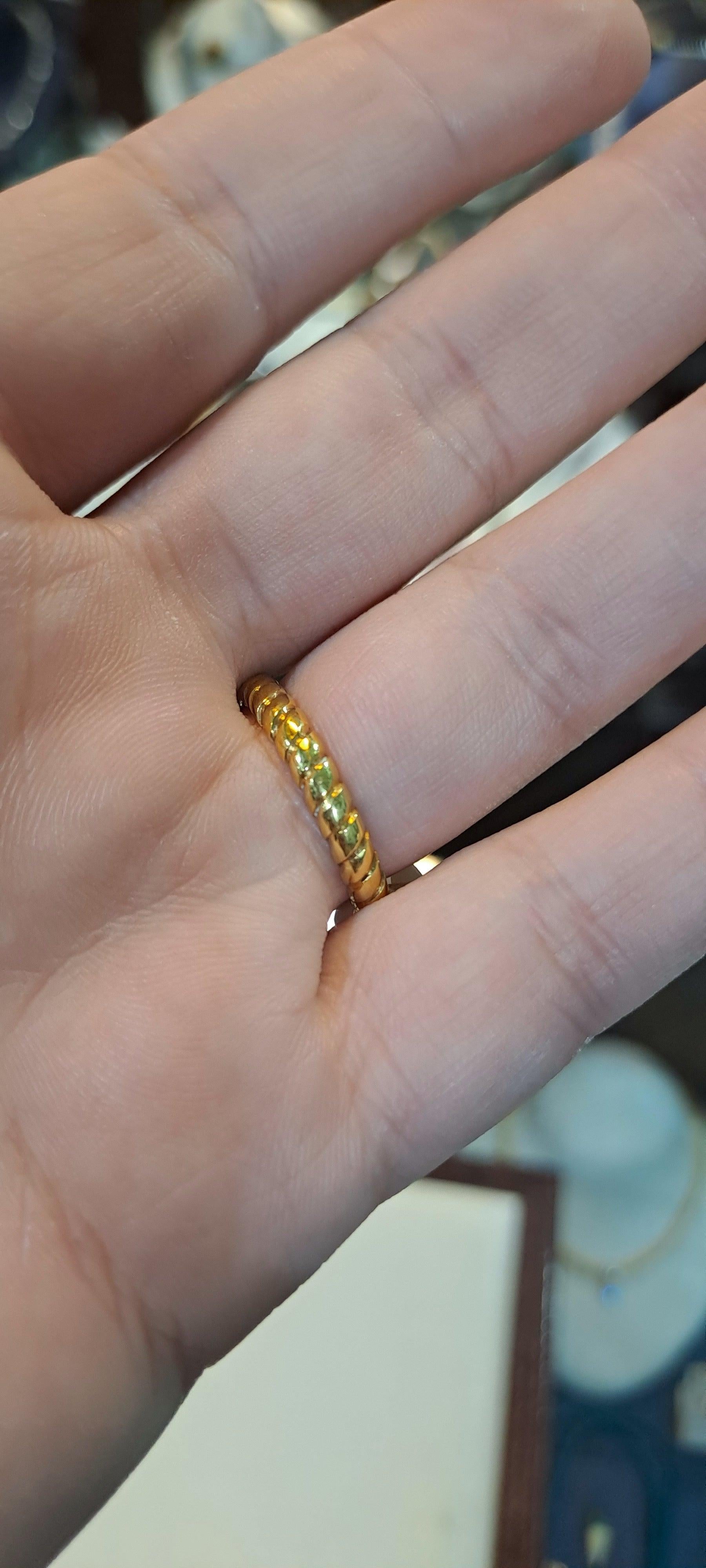 Ring in 18k gold with an amethyst stone (B-107)