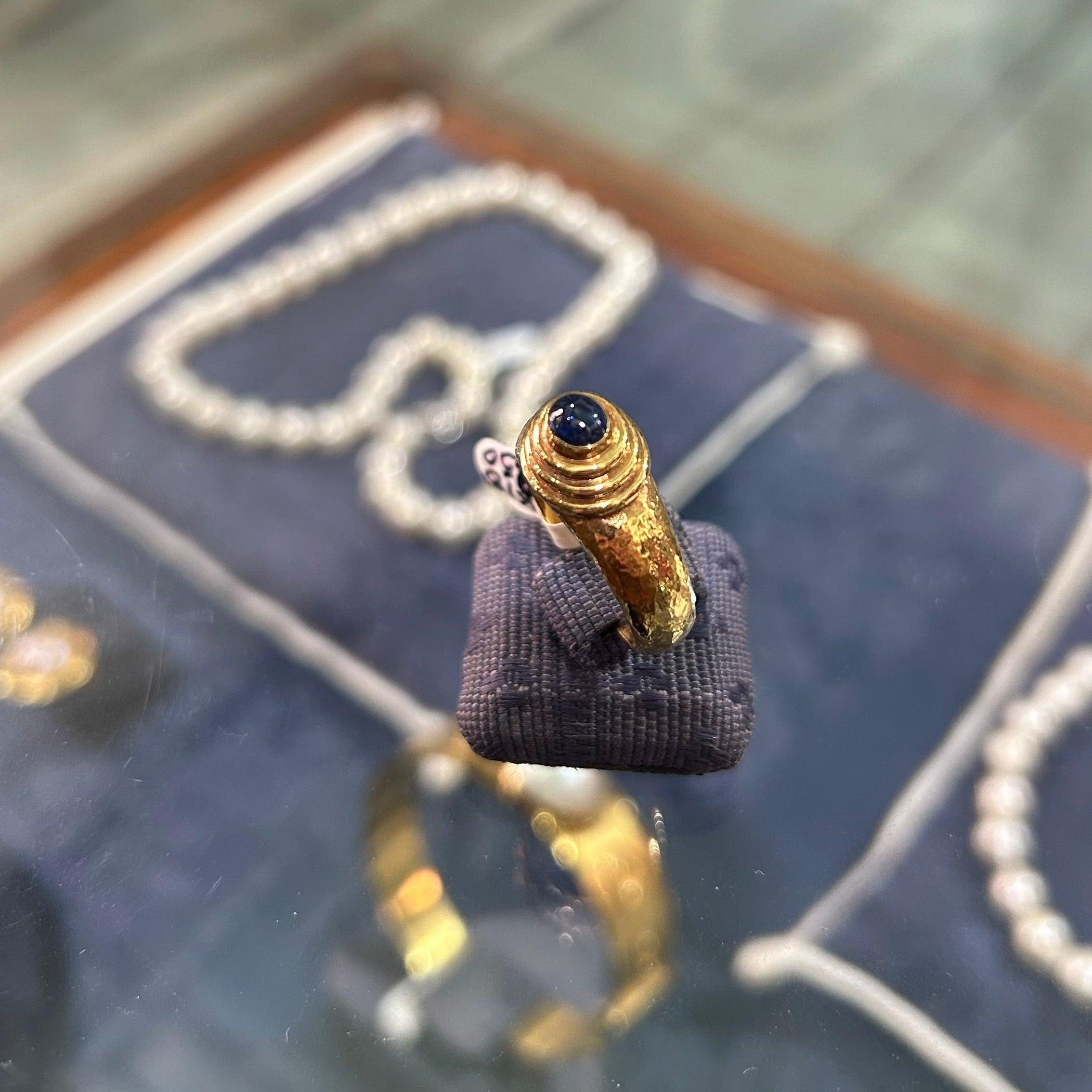 Ring in 18k gold with gemstone (B-155)