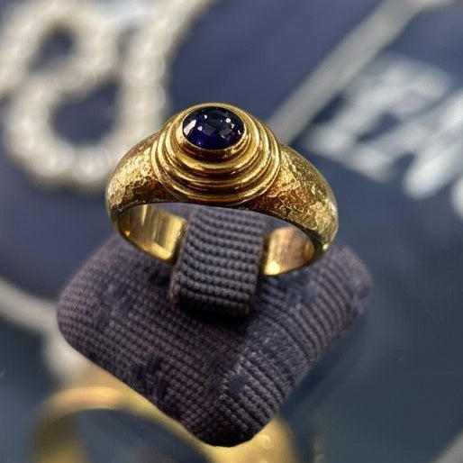 Ring in 18k gold with gemstone