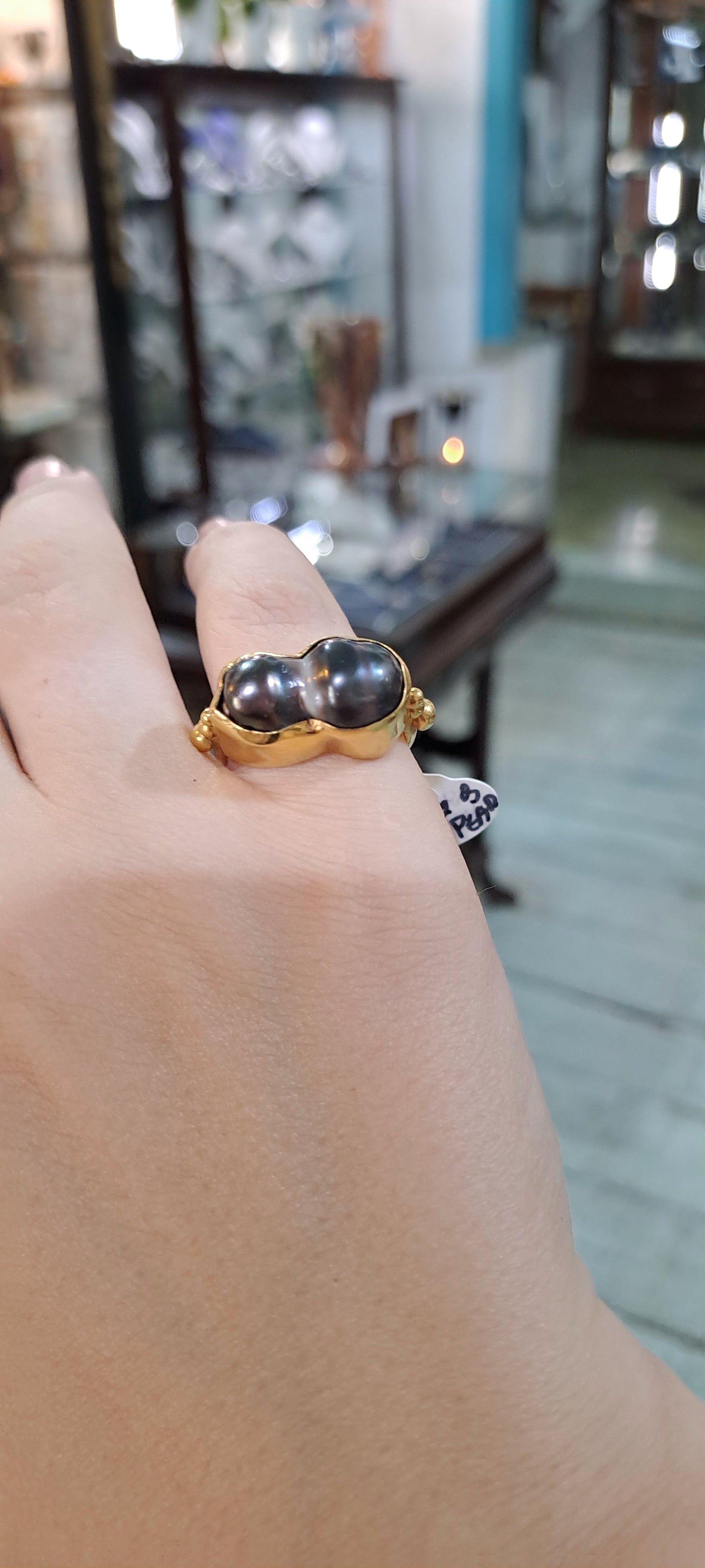 Ring in 18k with Gemini Black Tahitian Pearls