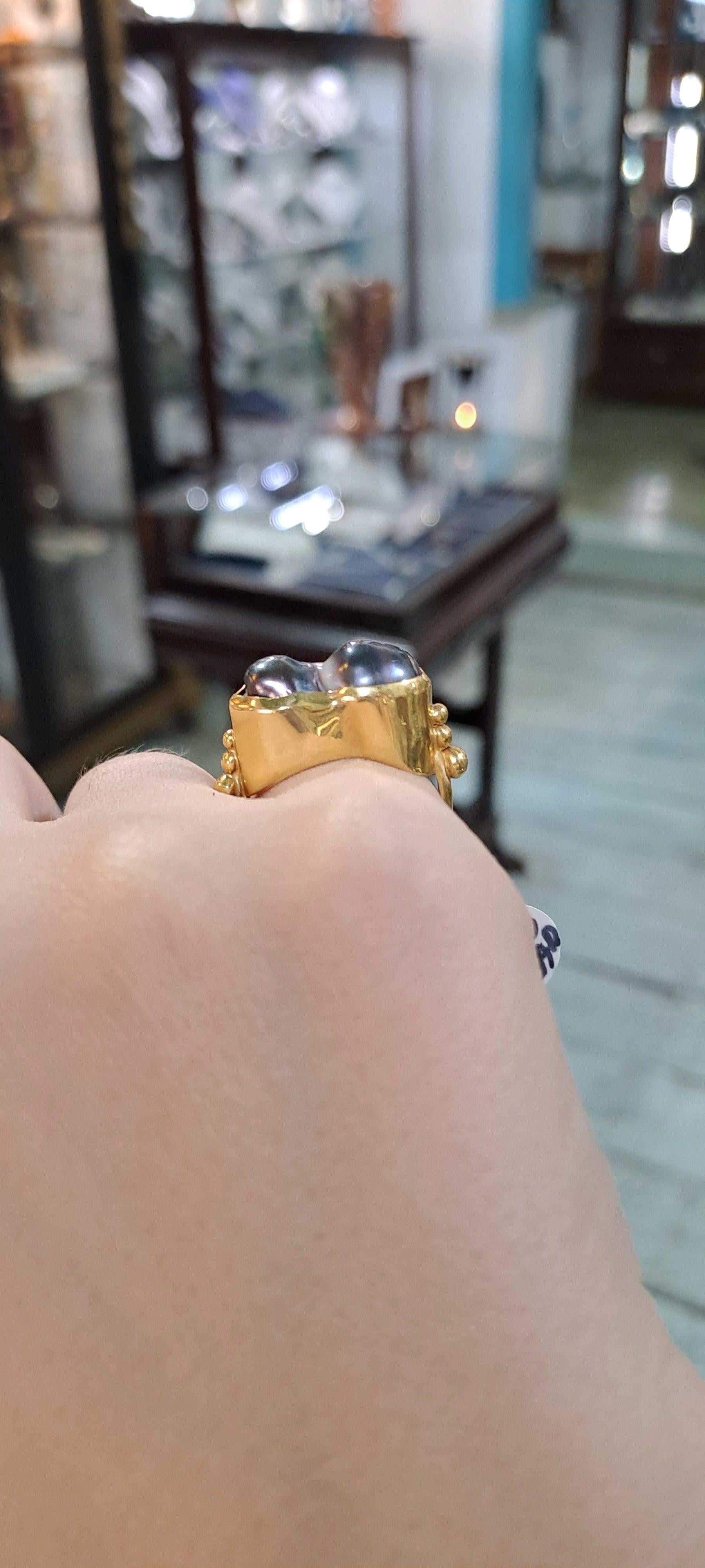 Ring in 18k with Gemini Black Tahitian Pearls (B-126)