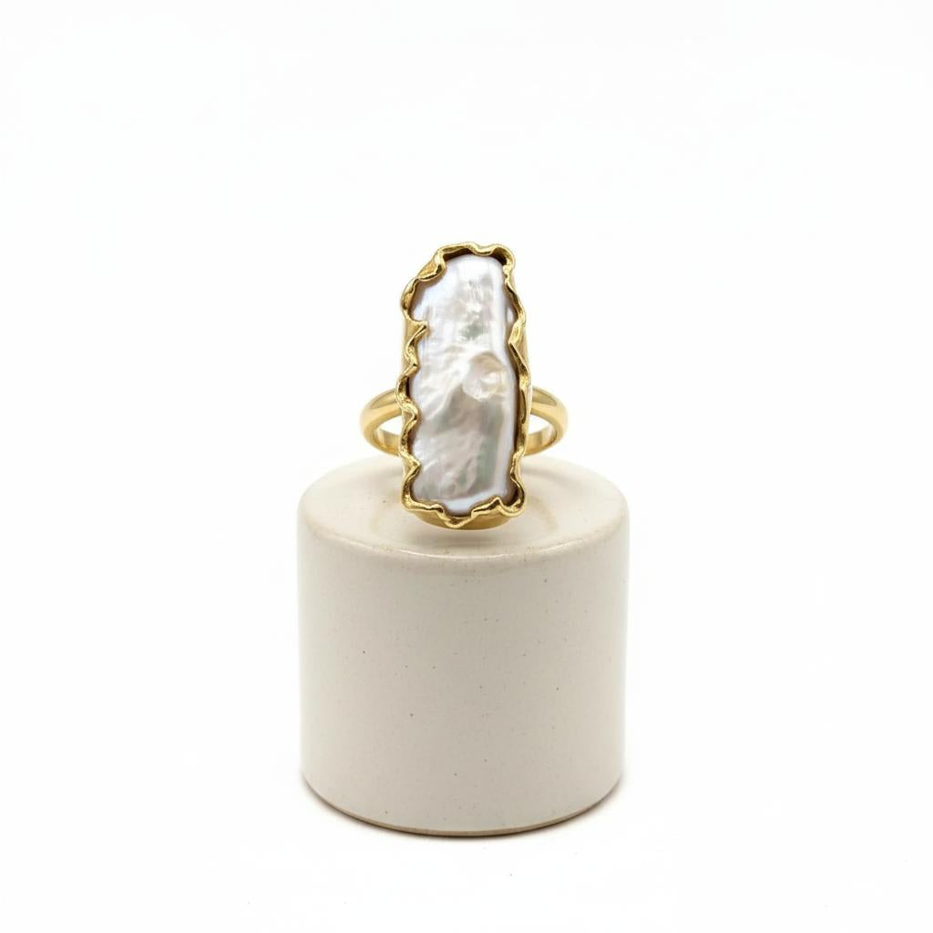 Ring in 18k with a Baroque pearl (B-144)