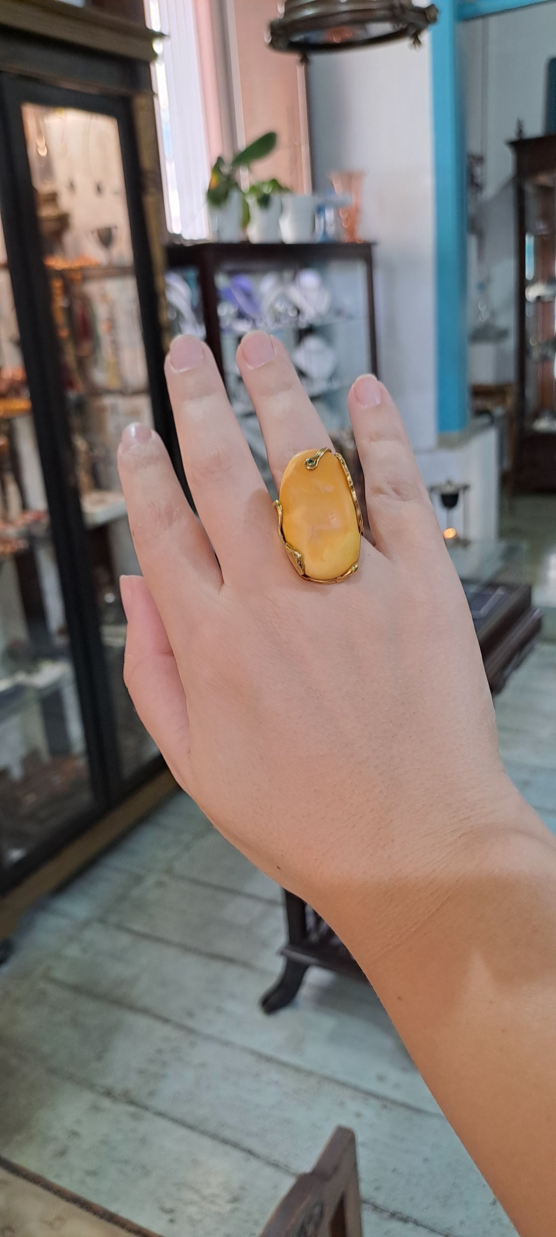 Ring in Gold 18k with yellow amber and diamonds (B-90)