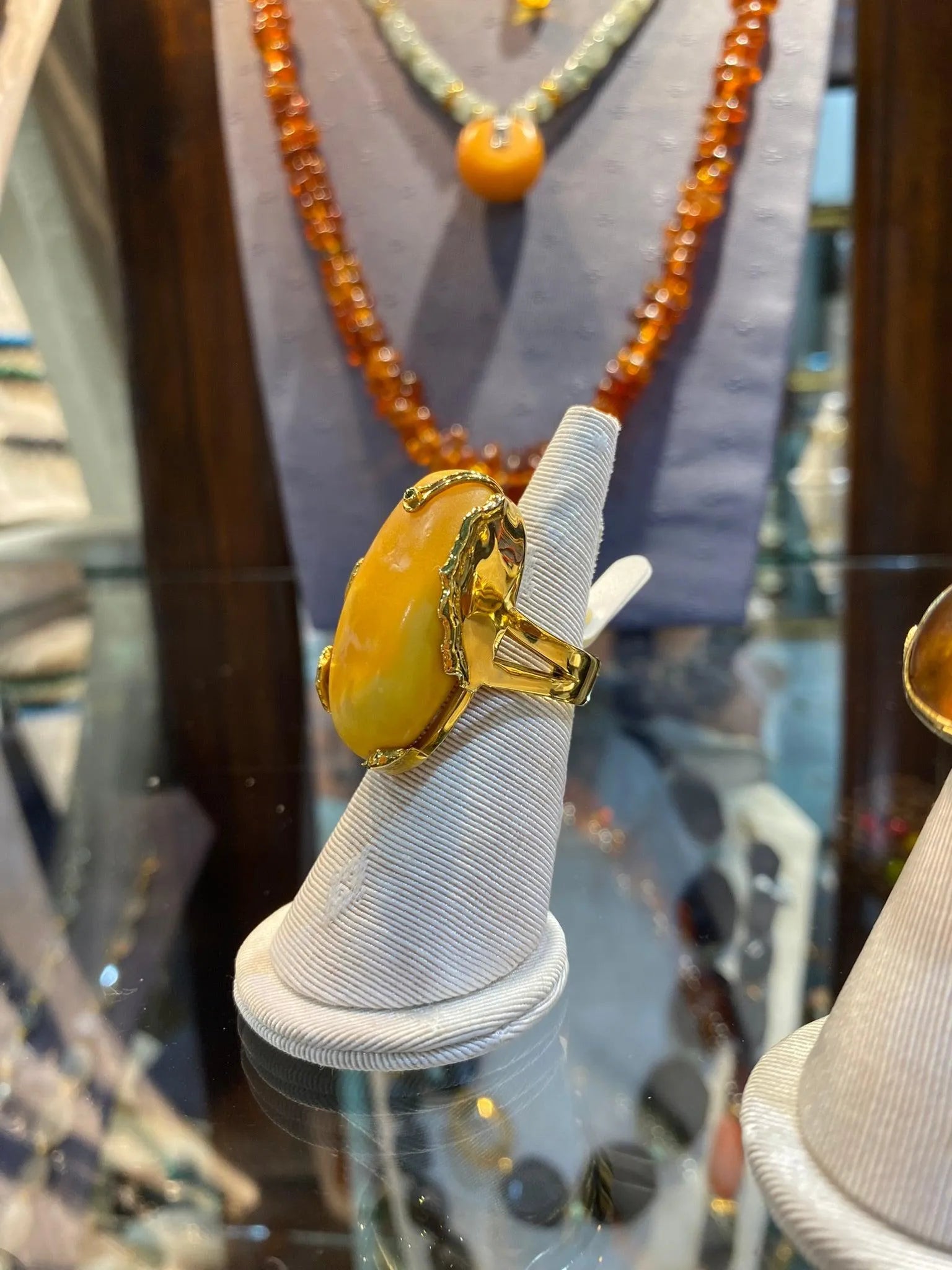 Ring in Gold 18k with yellow amber and diamonds (B-90)