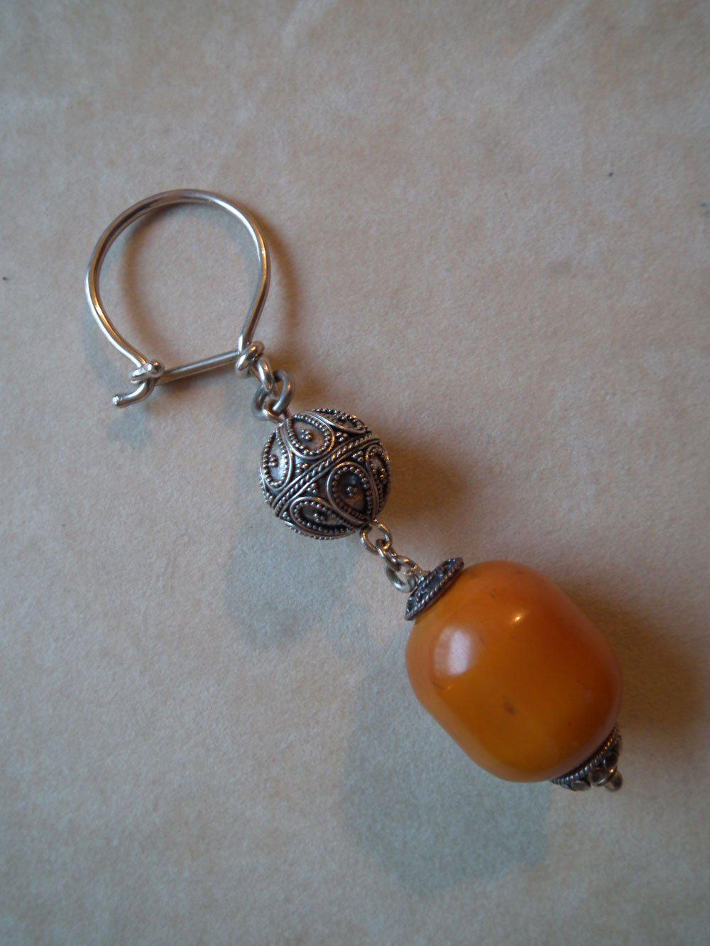 Keychain in sterling silver with authentic vintage yellow amber