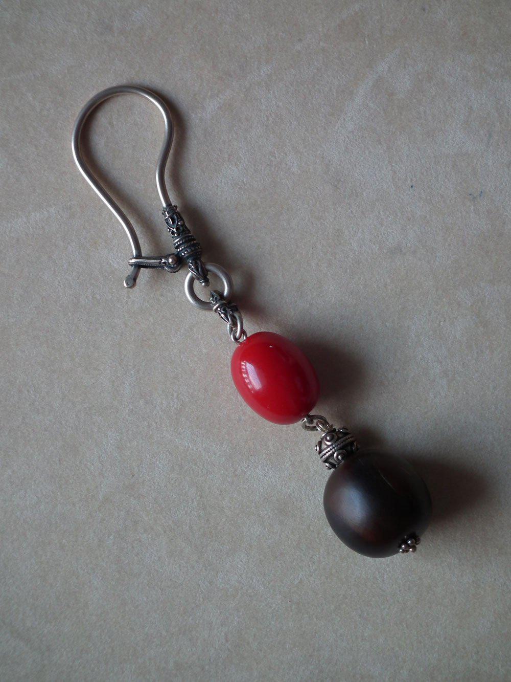 Keychain in sterling silver with red amber and horn
