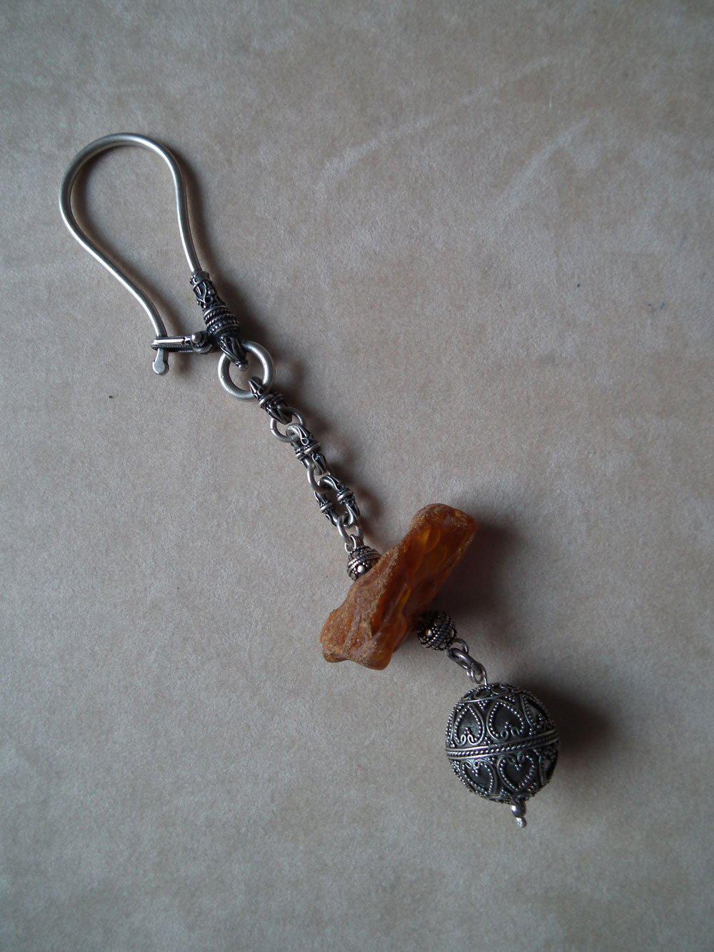 Keychain in sterling silver with yellow raf Baltic amber