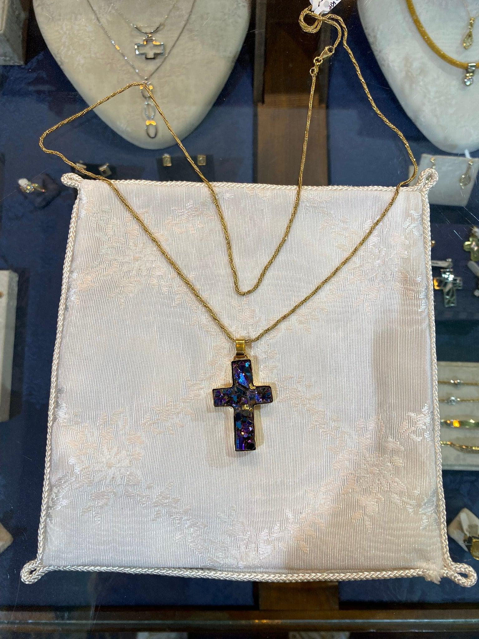 Necklace in 14k gold chain with a 18k gold cross in quartz