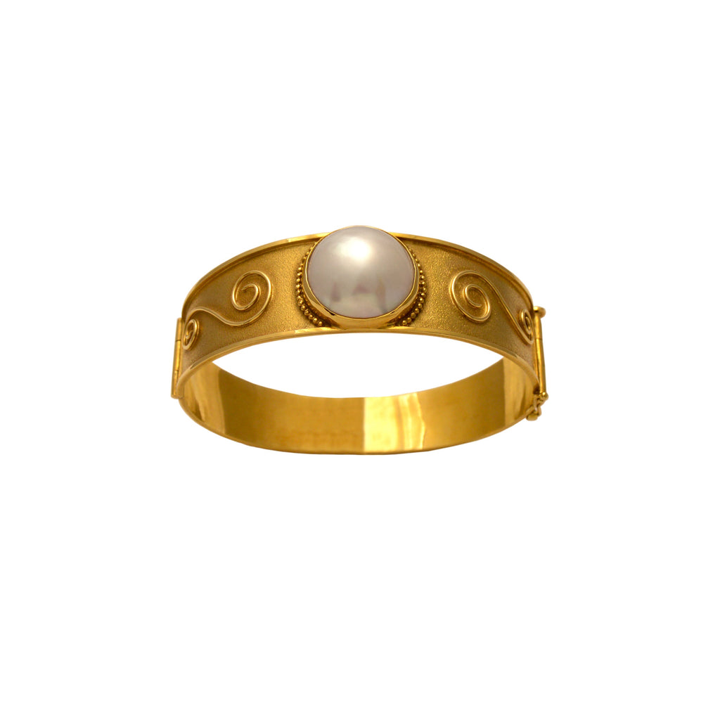 18k. gold bracelet with mabe pearl (C-02) - Dinos-Virginia