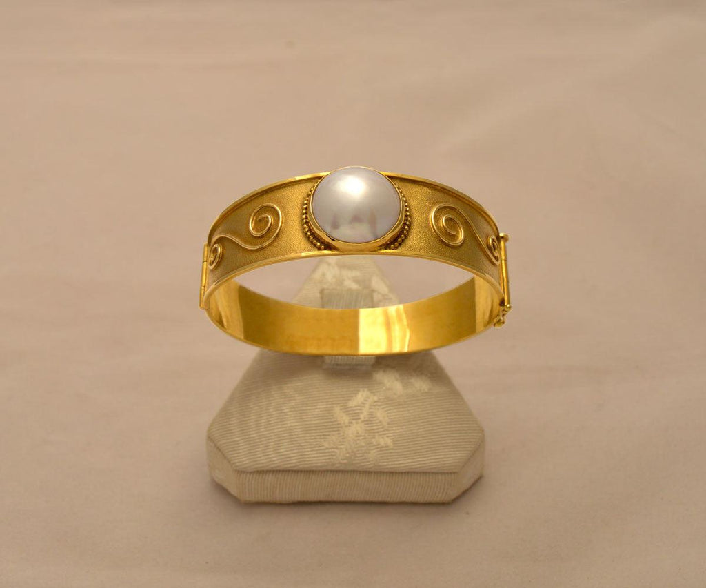 18k. gold bracelet with mabe pearl (C-02) - Dinos-Virginia