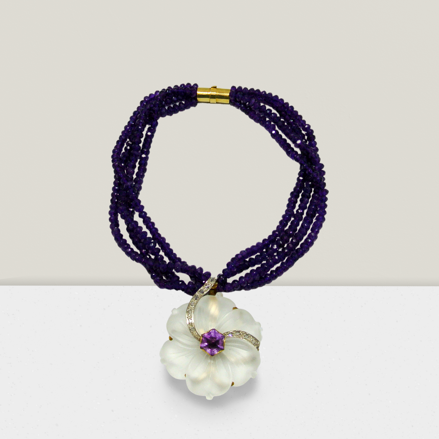 Necklace in 18k gold Rock crystal flower with diamonds and amethyst