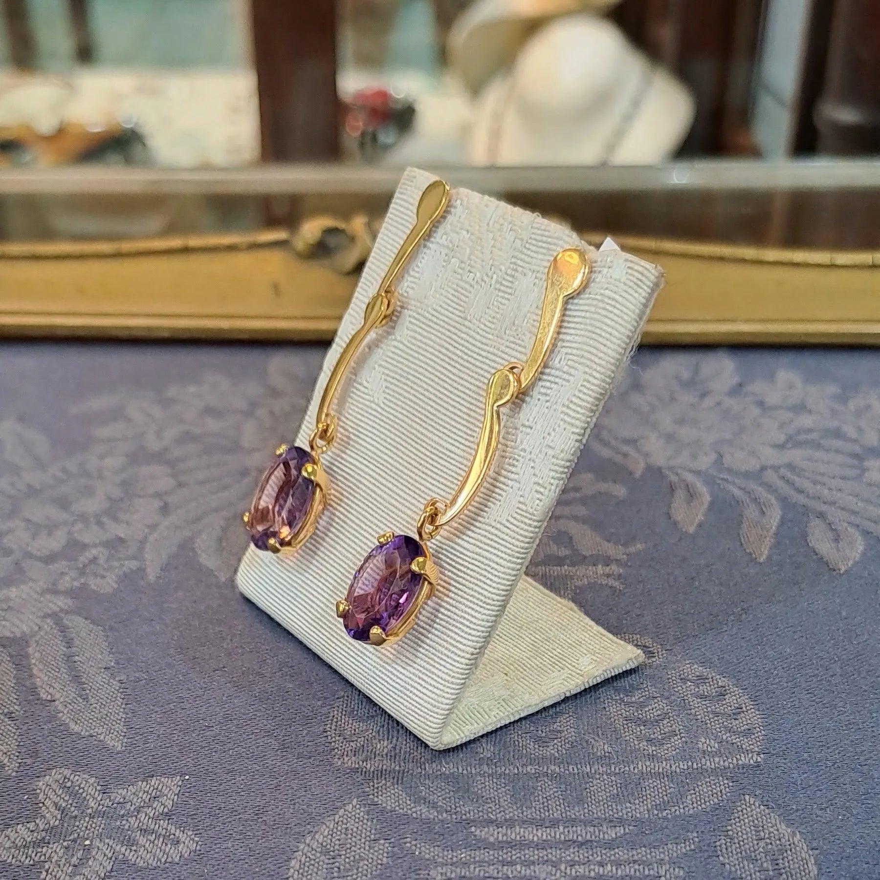 Amethyst oval faceted cutaneous 18k gold earrings