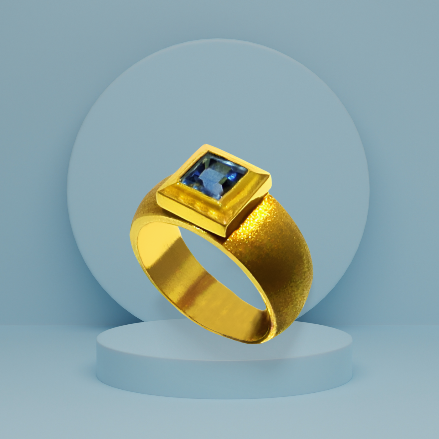 Ring in 18k gold with bleu topaz (B-34)
