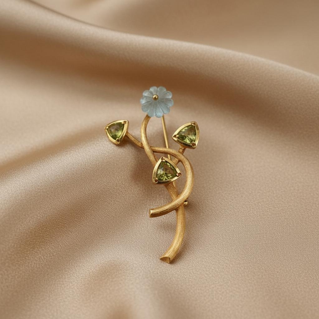 Brooch in 18k gold, Flower brooch (K-09)