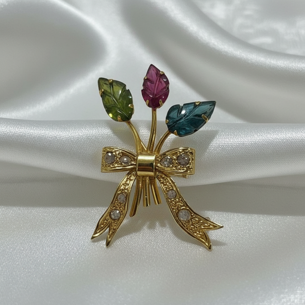 Brooch in 18k gold, Flower brooch
