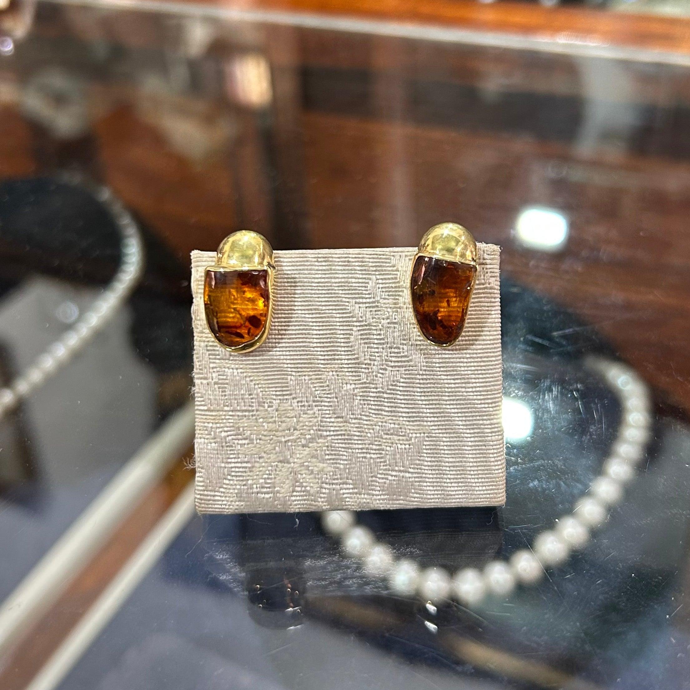 Earrings in 18k gold