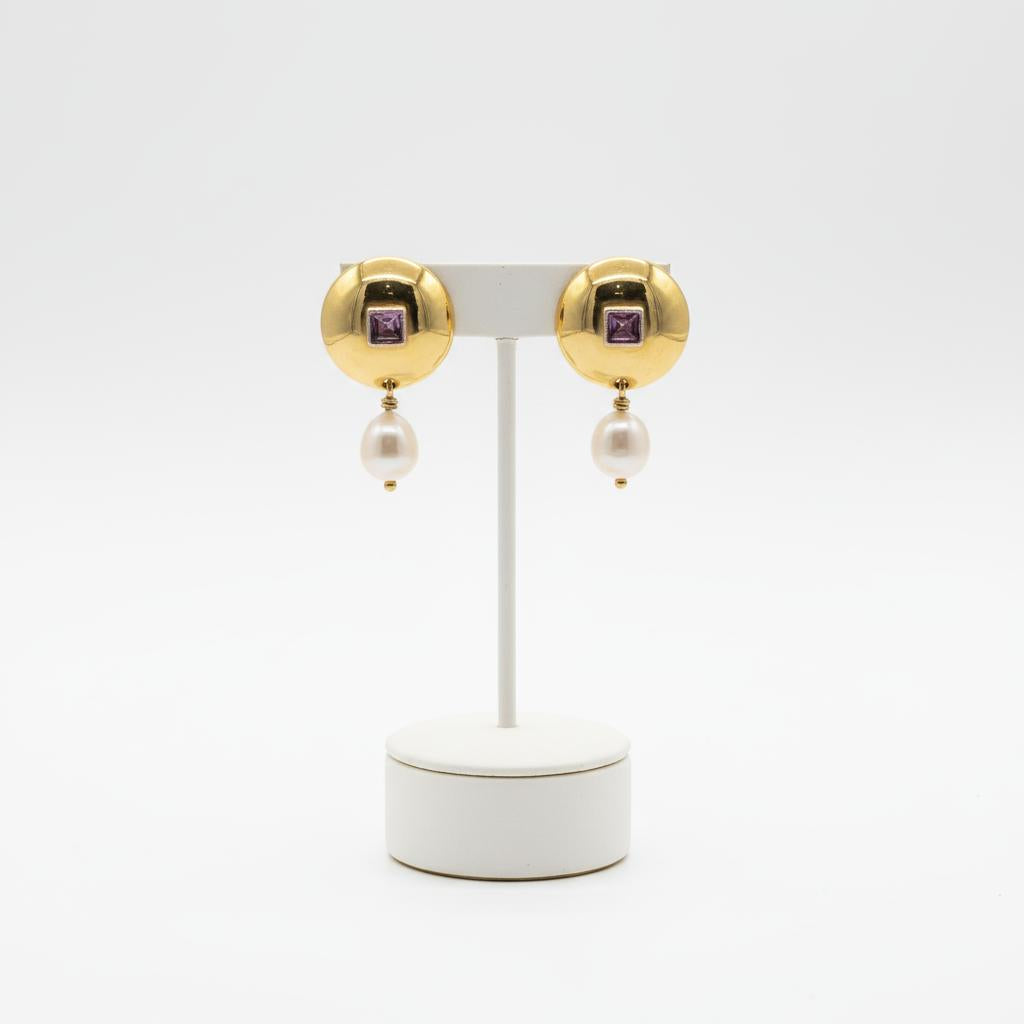 Earrings in 18k gold with a pearl