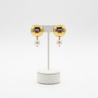 Earrings in 18k gold with a pearl