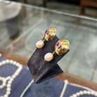 Earrings in 18k gold with a pearl