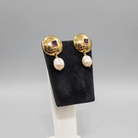 Earrings in 18k gold with a pearl