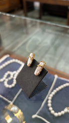 Earrings in 18k gold with pearl