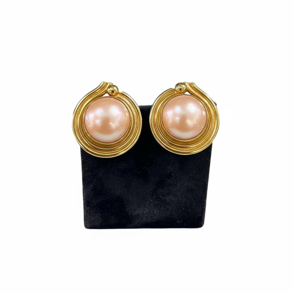 Earrings in 18k gold with pink pearl