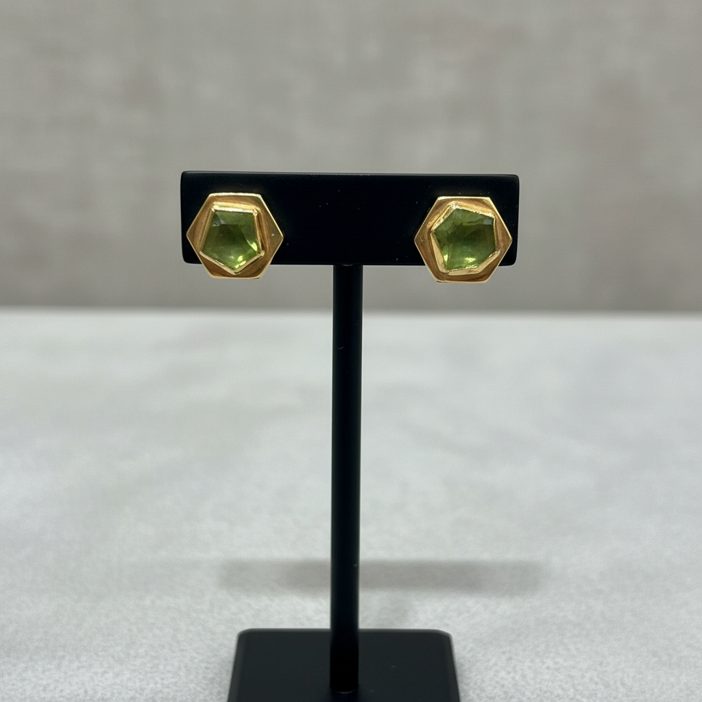Earrings in 18k gold