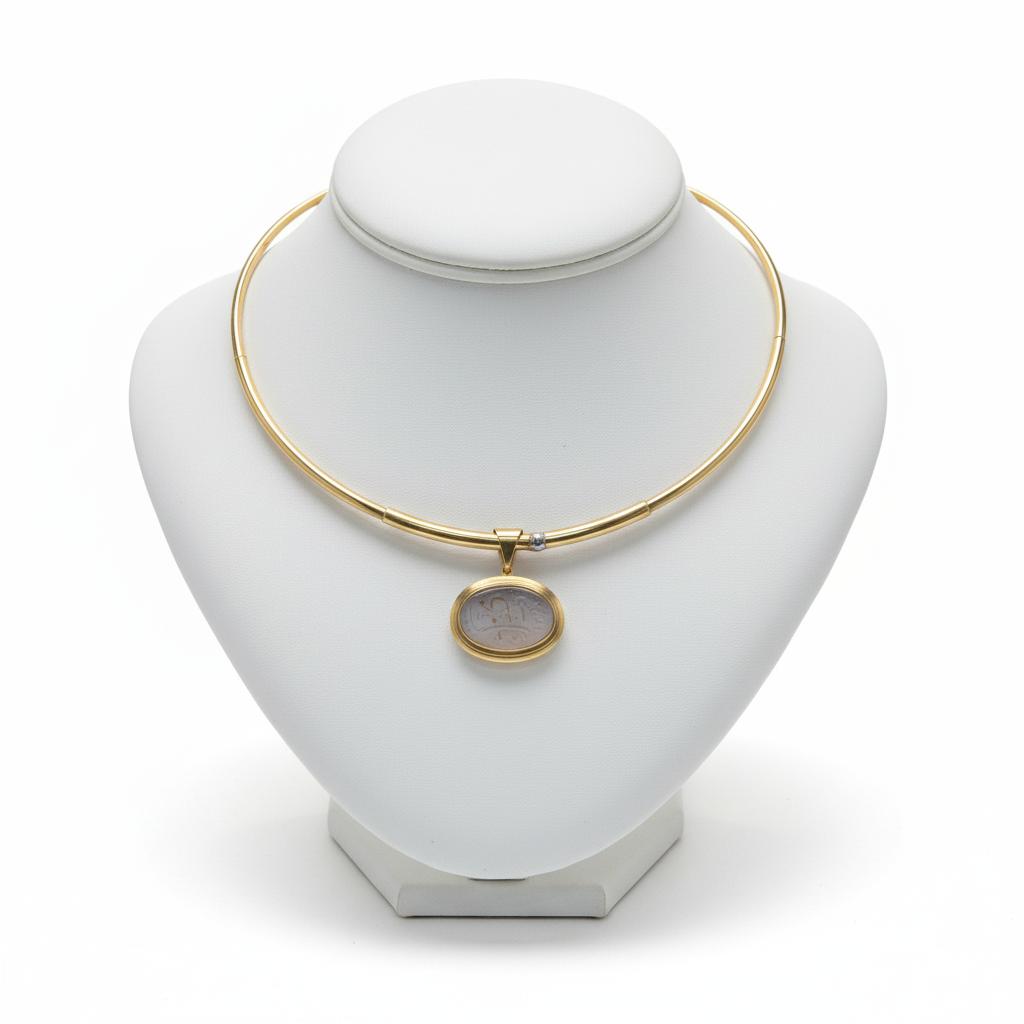 Necklace in 14k gold with a seal stone on a chalcedony