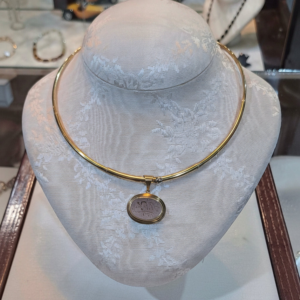 Necklace in 14k gold with a seal stone on a chalcedony