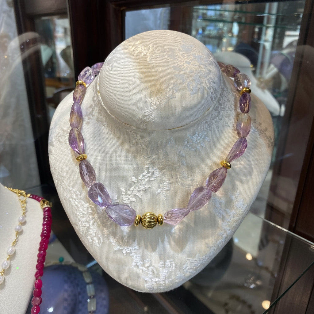 Necklace in 18k Gold with Amethyst (DV PE-44)