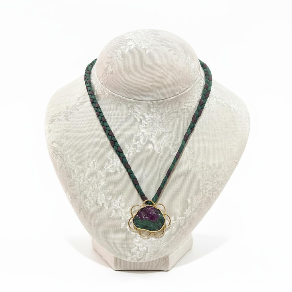 Necklace in 18k gold with a gemstone (PE-112)