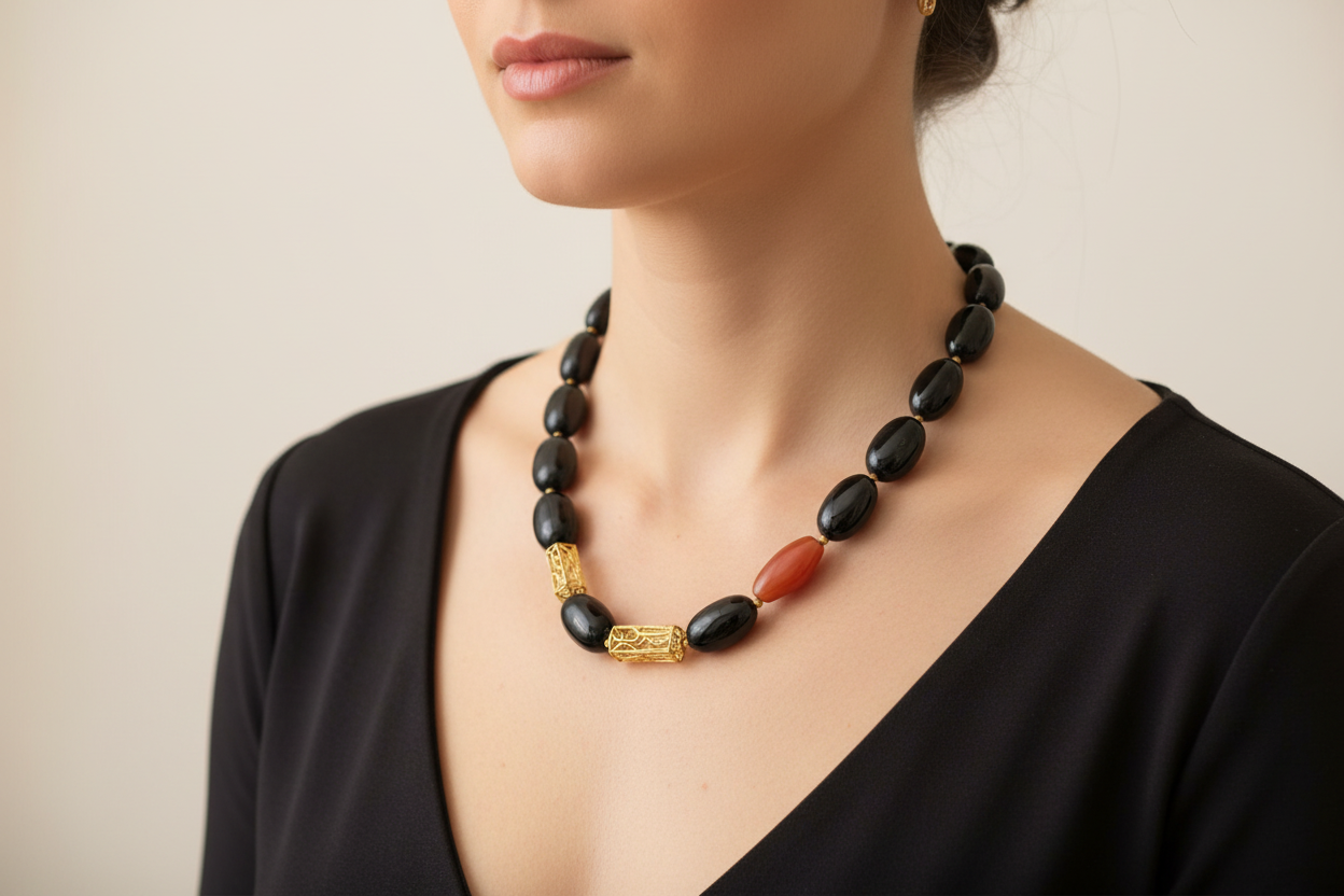 Necklace in Obsidian & Carnelian gemstones with 18k gold elements