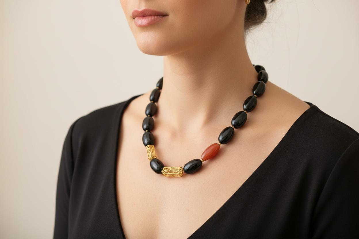 Necklace in Obsidian & Carnelian gemstones with 18k gold elements