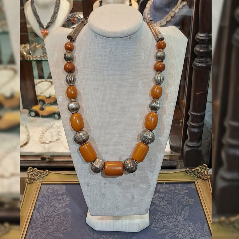 Necklace in sterling silver with old amber