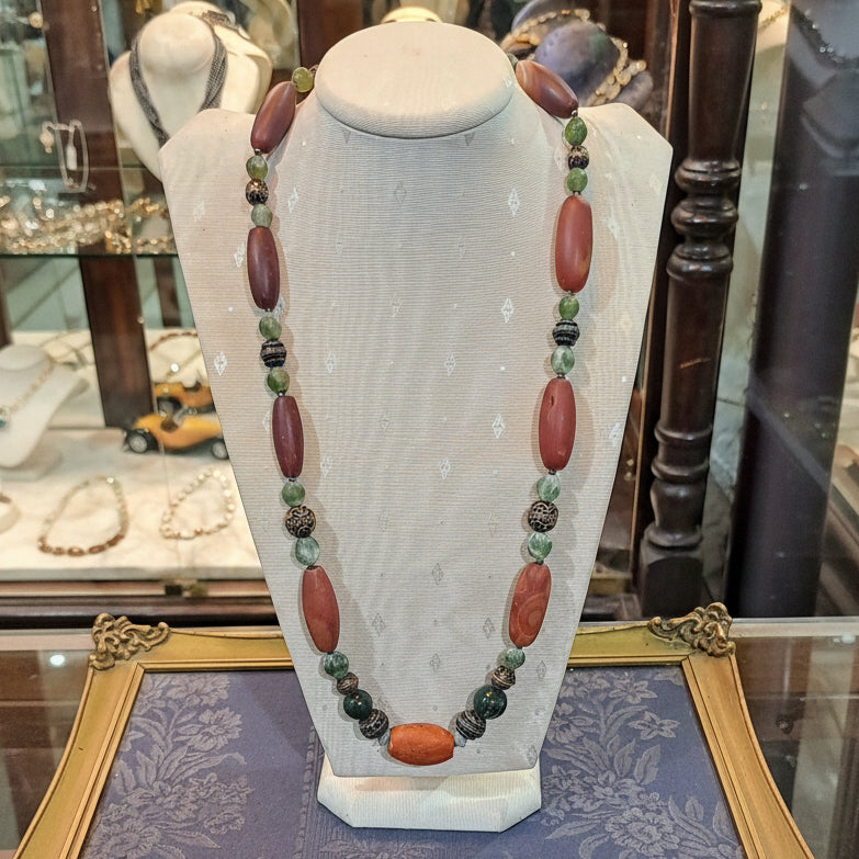 Necklace in sterling silver with old benzahir stones and old carnelian