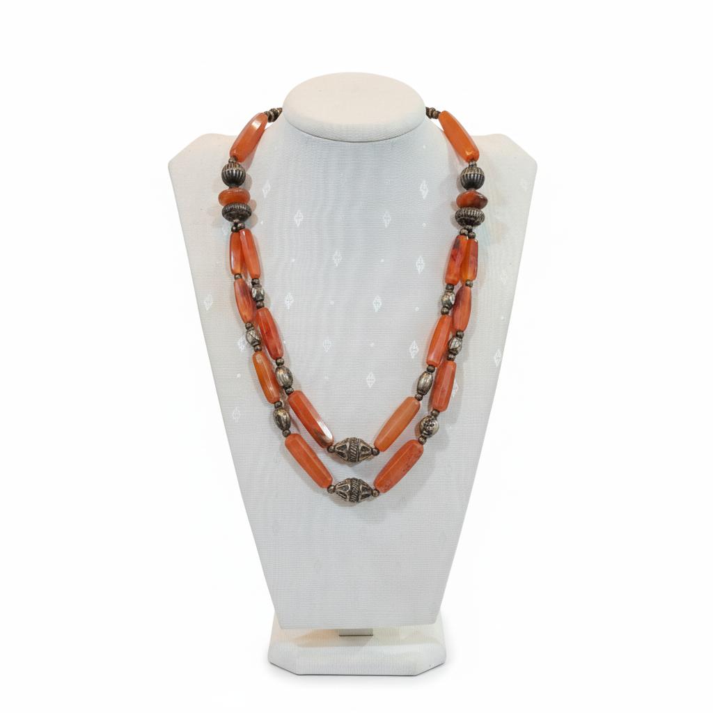 Necklace in sterling silver with old carnelian