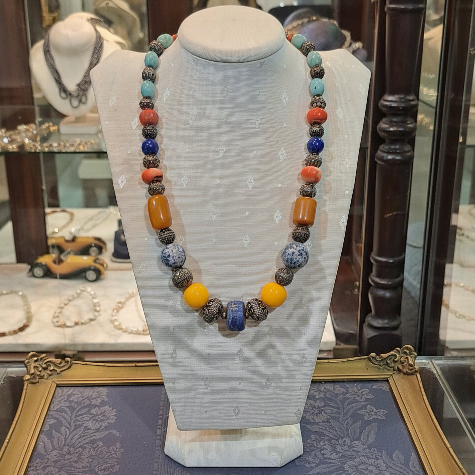 Necklace in sterling silver with various gemstones incl lapis lazulis, carnelian