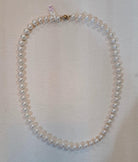 Necklace in white Akoya pearls with 18k gold closure