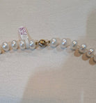 Necklace in white Akoya pearls with 18k gold closure