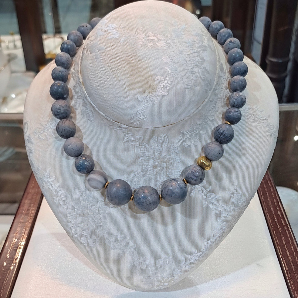 Necklace with Blue Coral (Acozi) stones and gold 18k elements