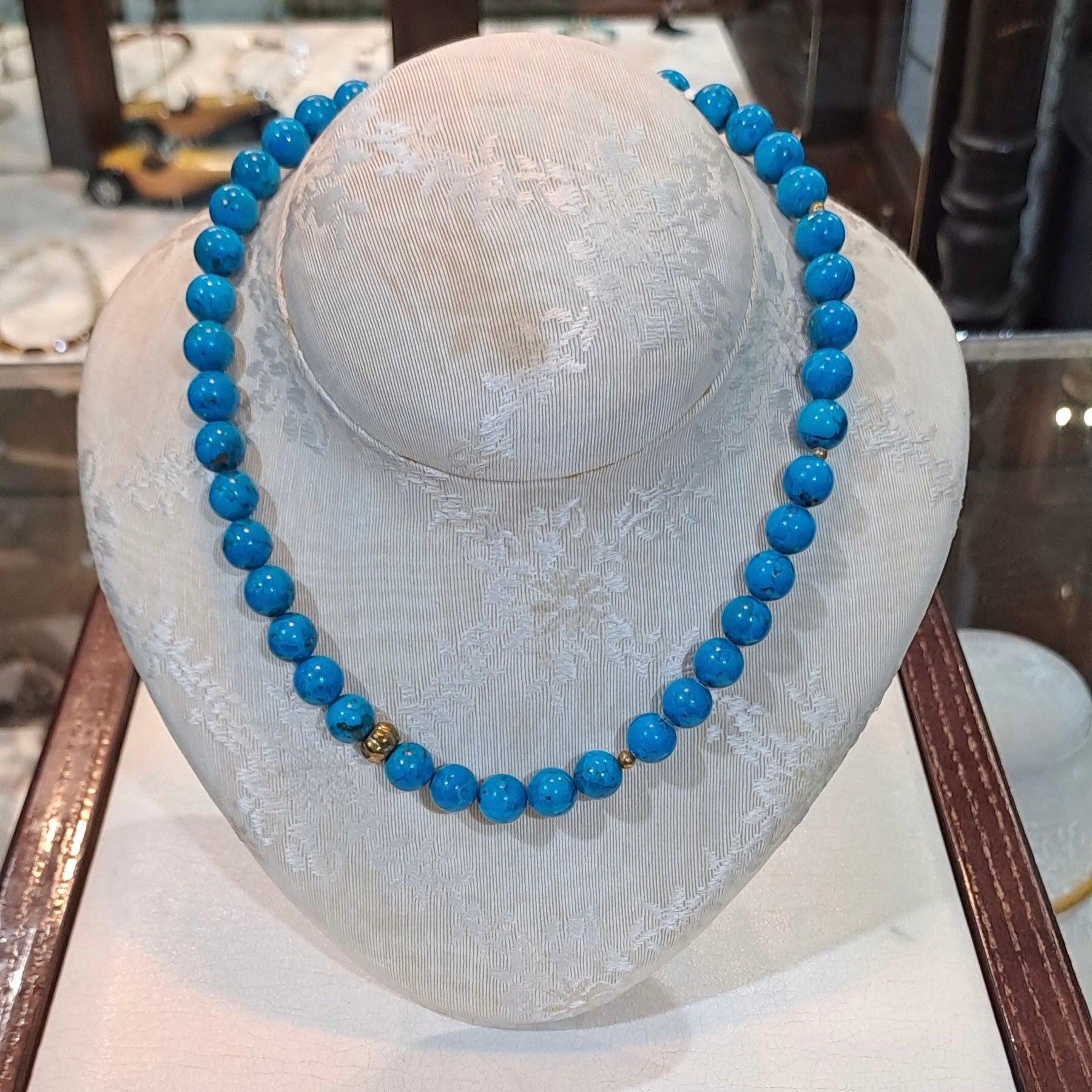 Necklace with Turquoise stones and gold 18k elements